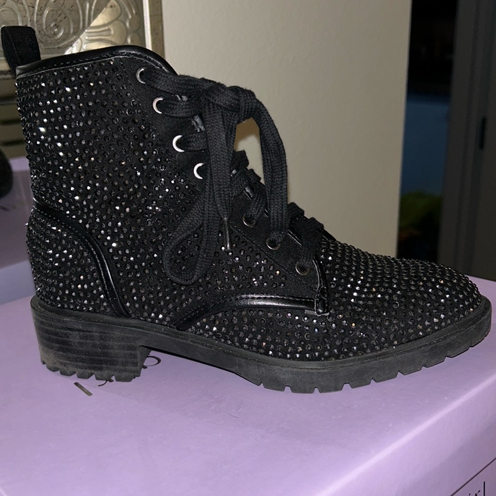 Sequence combat boots